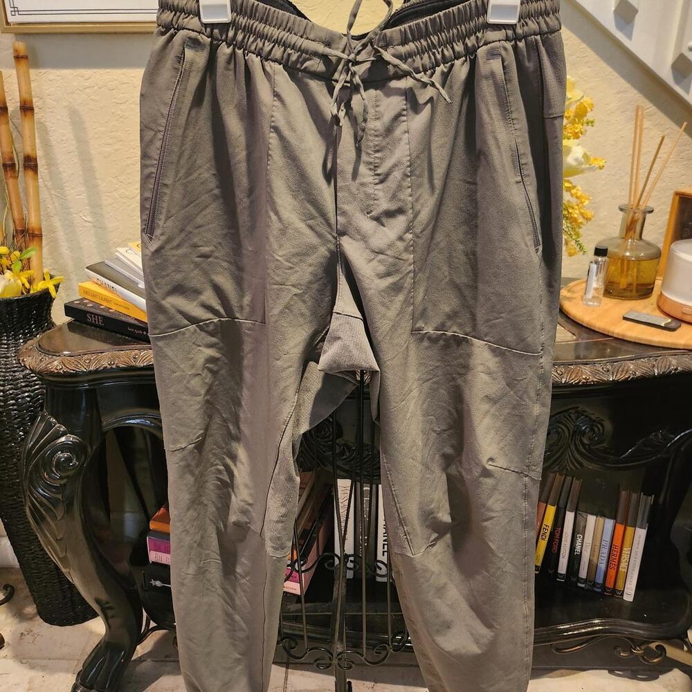Lululemon men joggers size L